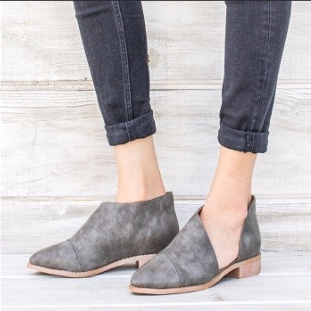 Cut-out Side Ballerina Flats